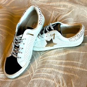 Vintage Havana sneakers, size 10